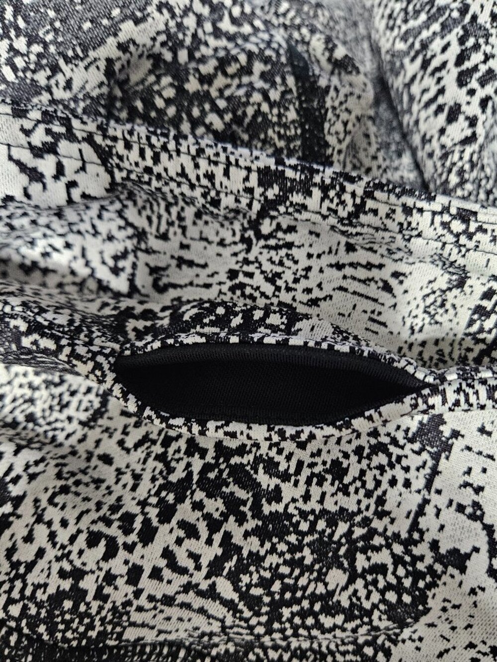 Zella Black/White Textured Static Abstract Print Legging L - Picture 4 of 10